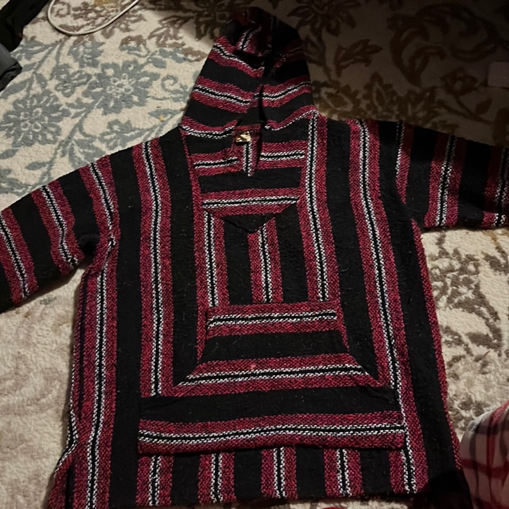 im selling a black, white, red, and kind of pinky magenta drug rug. size medium